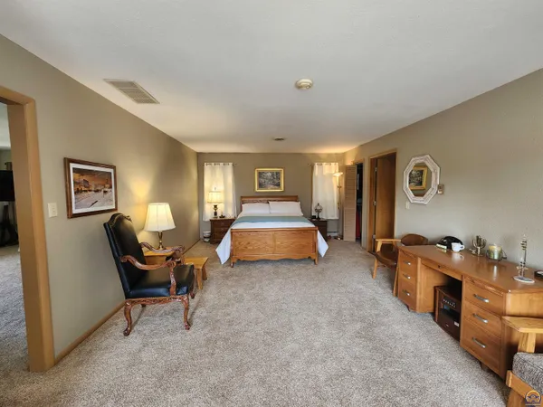 $569,000 | 20 Lakeshore Drive, Emporia, KS 66801