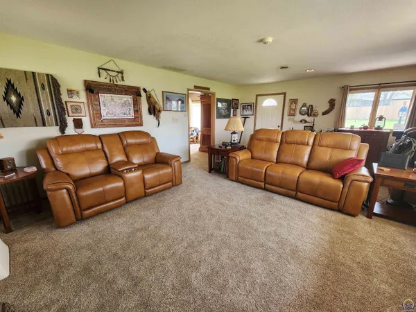 $569,000 | 20 Lakeshore Drive, Emporia, KS 66801