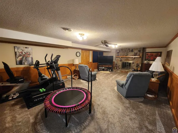 $569,000 | 20 Lakeshore Drive, Emporia, KS 66801