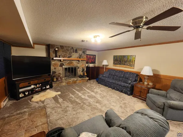 $569,000 | 20 Lakeshore Drive, Emporia, KS 66801