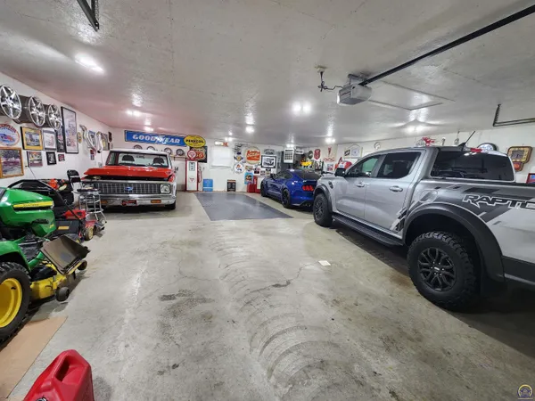 $569,000 | 20 Lakeshore Drive, Emporia, KS 66801