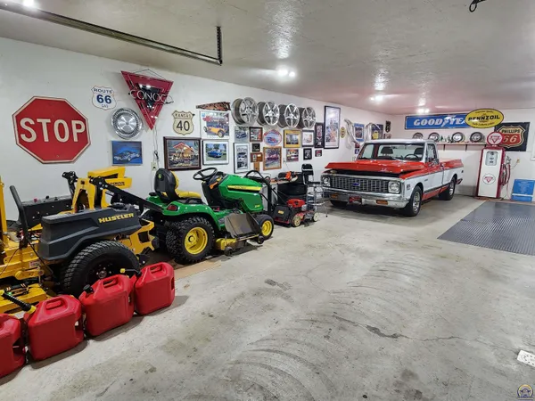 $569,000 | 20 Lakeshore Drive, Emporia, KS 66801