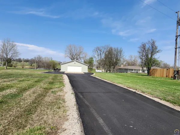 $569,000 | 20 Lakeshore Drive, Emporia, KS 66801