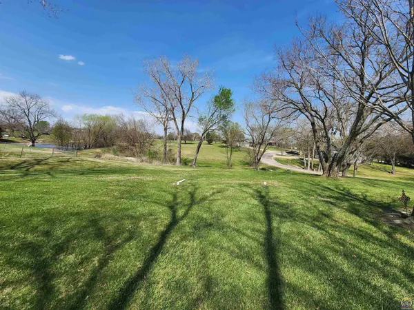 $569,000 | 20 Lakeshore Drive, Emporia, KS 66801