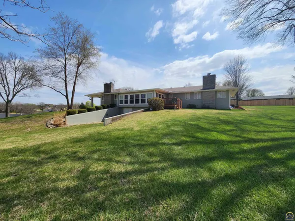 $569,000 | 20 Lakeshore Drive, Emporia, KS 66801