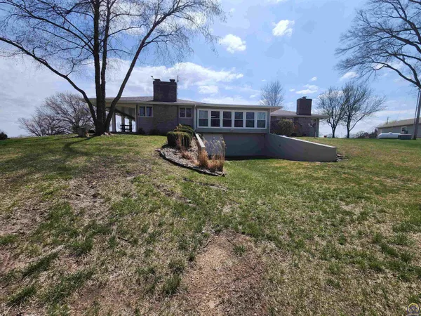 $569,000 | 20 Lakeshore Drive, Emporia, KS 66801