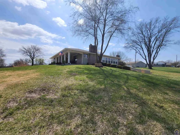 $569,000 | 20 Lakeshore Drive, Emporia, KS 66801