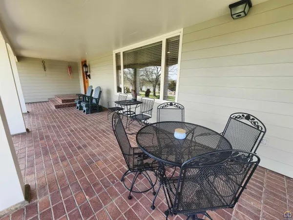 $569,000 | 20 Lakeshore Drive, Emporia, KS 66801