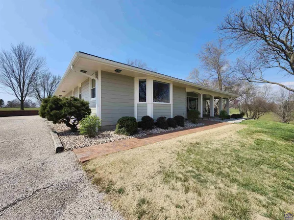 $569,000 | 20 Lakeshore Drive, Emporia, KS 66801