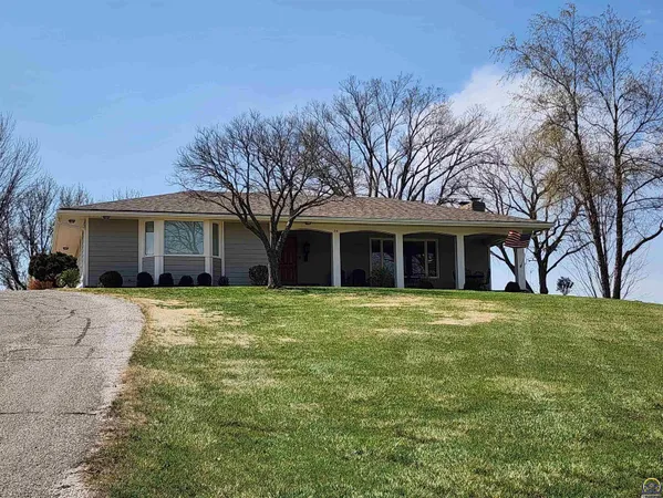$569,000 | 20 Lakeshore Drive, Emporia, KS 66801