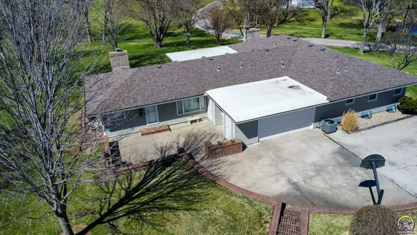 $569,000 | 20 Lakeshore Drive, Emporia, KS 66801