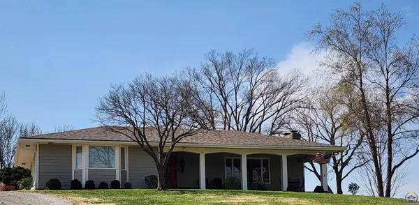 $569,000 | 20 Lakeshore Drive, Emporia, KS 66801