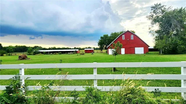 $685,000 | 173 North 7th Highway, Girard, KS 66743