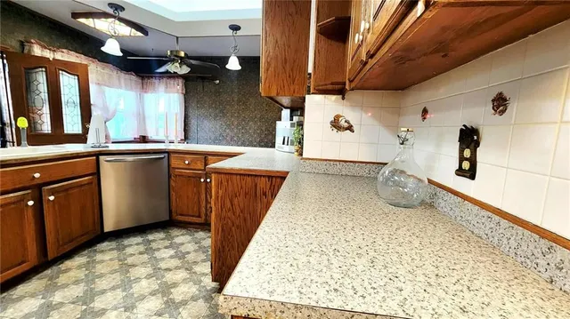 $685,000 | 173 North 7th Highway, Girard, KS 66743