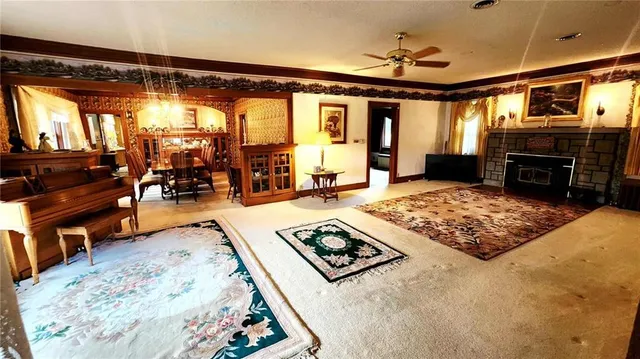 $685,000 | 173 North 7th Highway, Girard, KS 66743