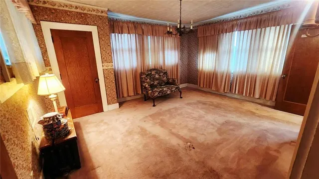 $685,000 | 173 North 7th Highway, Girard, KS 66743