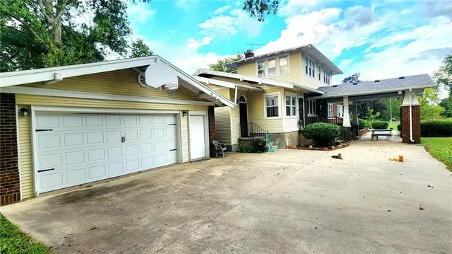 $685,000 | 173 North 7th Highway, Girard, KS 66743