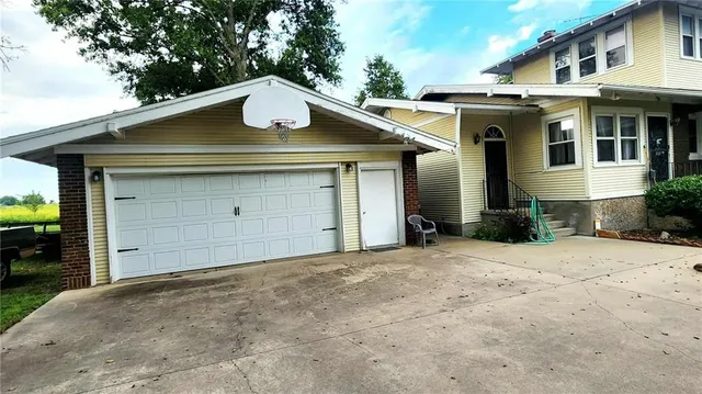 $685,000 | 173 North 7th Highway, Girard, KS 66743