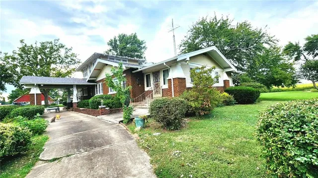 $685,000 | 173 North 7th Highway, Girard, KS 66743