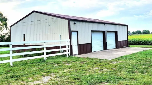 $685,000 | 173 North 7th Highway, Girard, KS 66743
