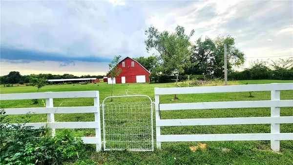 $685,000 | 173 North 7th Highway, Girard, KS 66743
