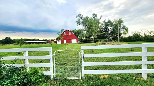 $685,000 | 173 North 7th Highway, Girard, KS 66743