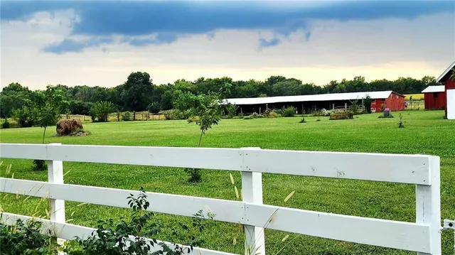 $685,000 | 173 North 7th Highway, Girard, KS 66743