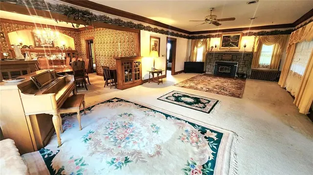 $685,000 | 173 North 7th Highway, Girard, KS 66743