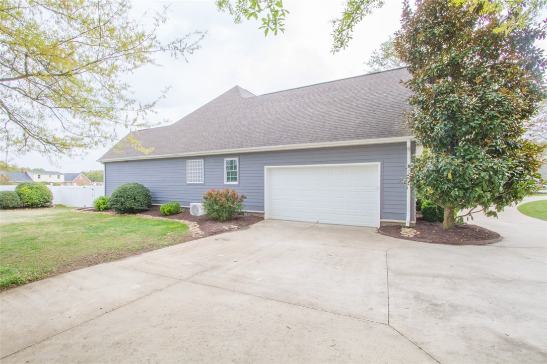 109 Arden Chase Anderson, SC 29621 - Photo 3 of 35