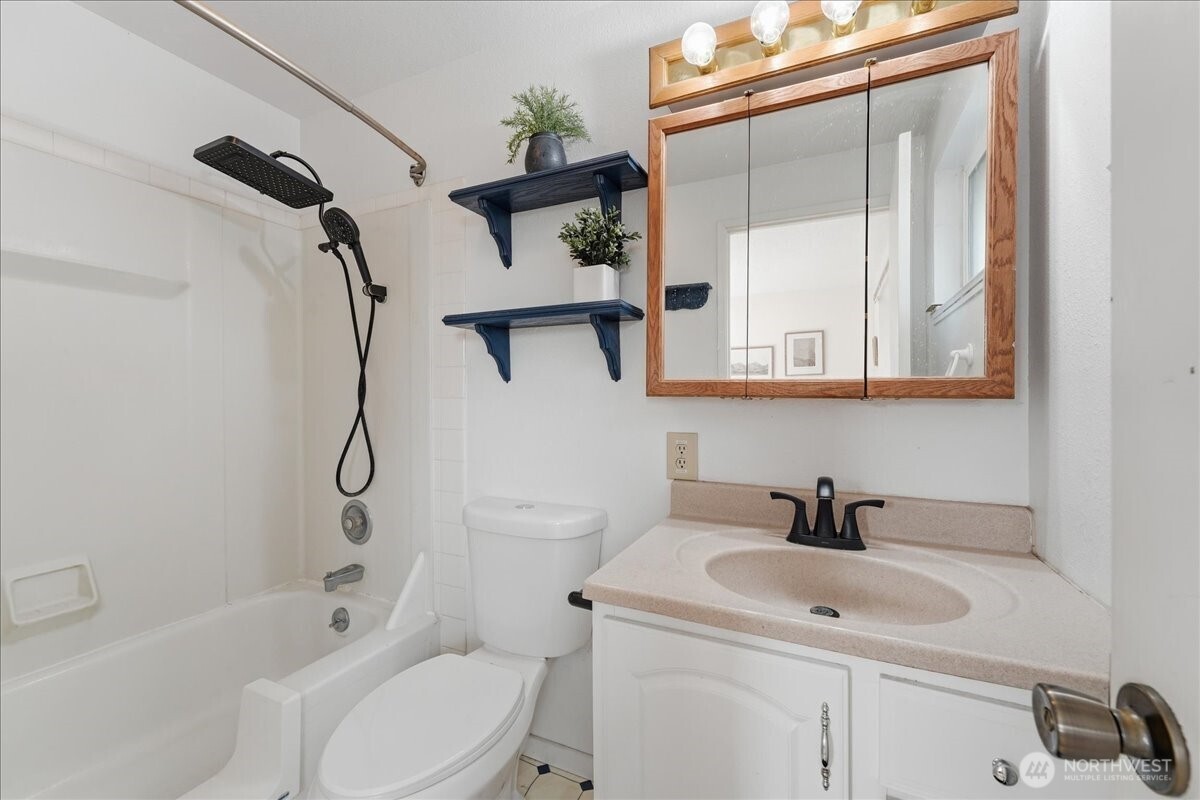 309 West Walnut Street Waterville, WA 98858 - Photo 11 of 28 a bathroom with a sink toilet and shower