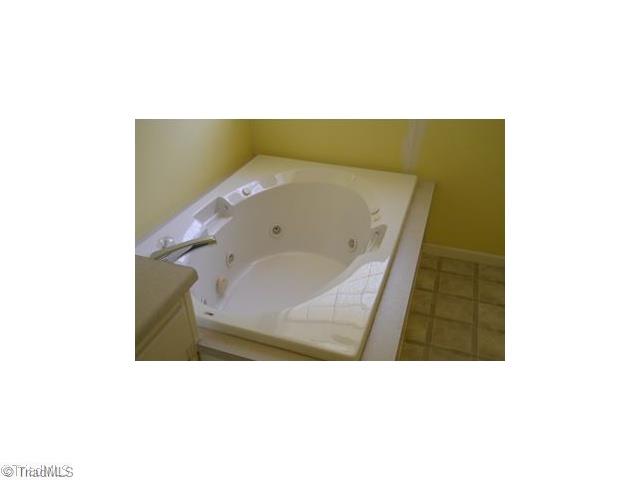 12 Cardinal Creek Road Thomasville, NC 27360 - Photo 11 of 16 Master Bath/Spa.
