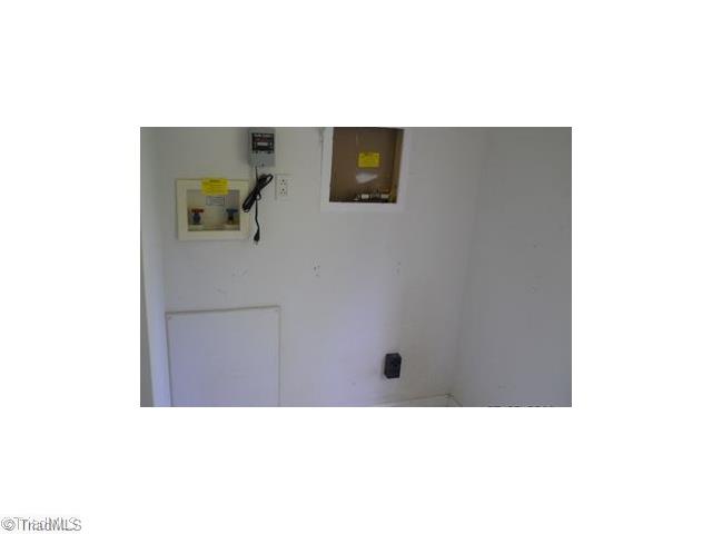 12 Cardinal Creek Road Thomasville, NC 27360 - Photo 5 of 16 Laundry Room.