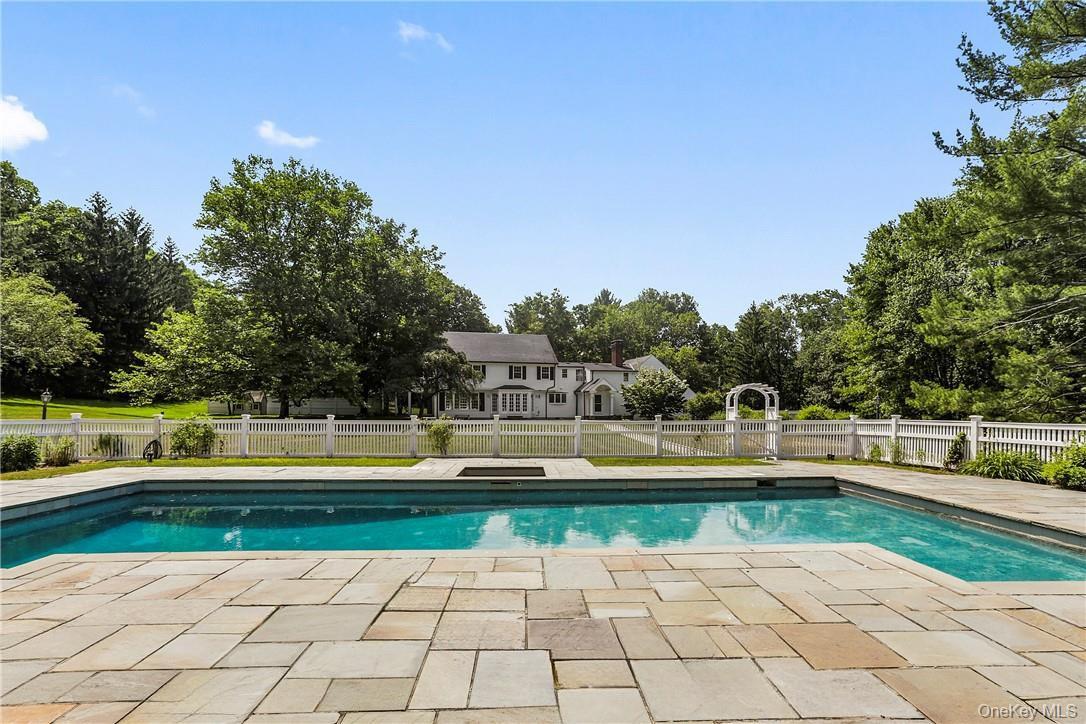 22 Long Meadow Road Bedford, NY 10506 - Photo 4 of 22