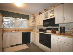 231 E Vermont Rte 100, Unit E West Dover, VT 05356 - Photo 8 of 17 Gallery Image 8