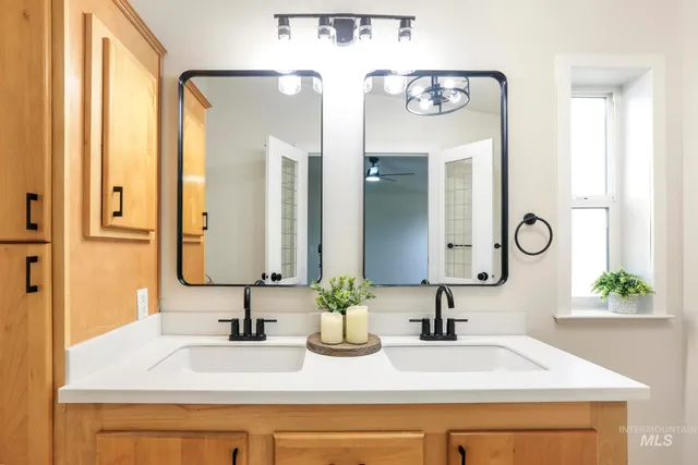 $305,000 | 20062 Highway 30, Buhl, ID 83316