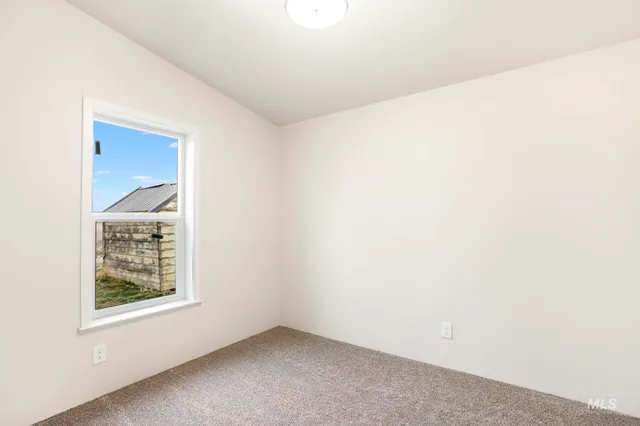 $305,000 | 20062 Highway 30, Buhl, ID 83316