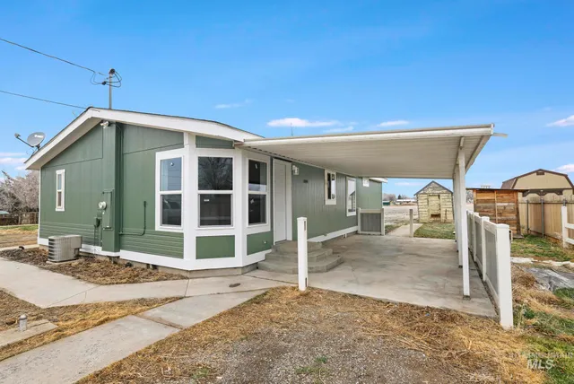 $305,000 | 20062 Highway 30, Buhl, ID 83316