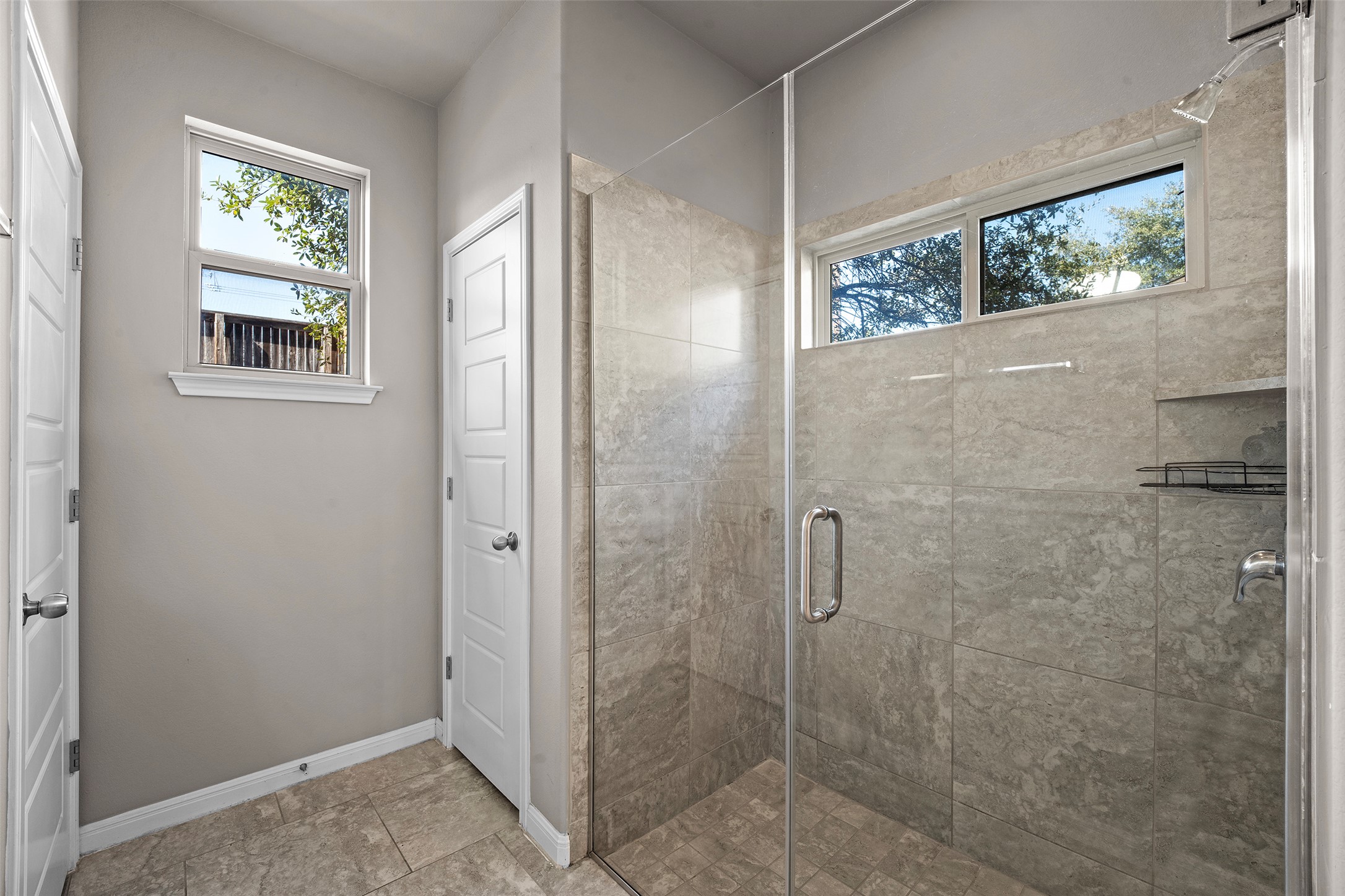 7233 Menchaca Road, Unit 2 Austin, TX 78745 - Photo 28 of 34 a bathroom with a bathtub
