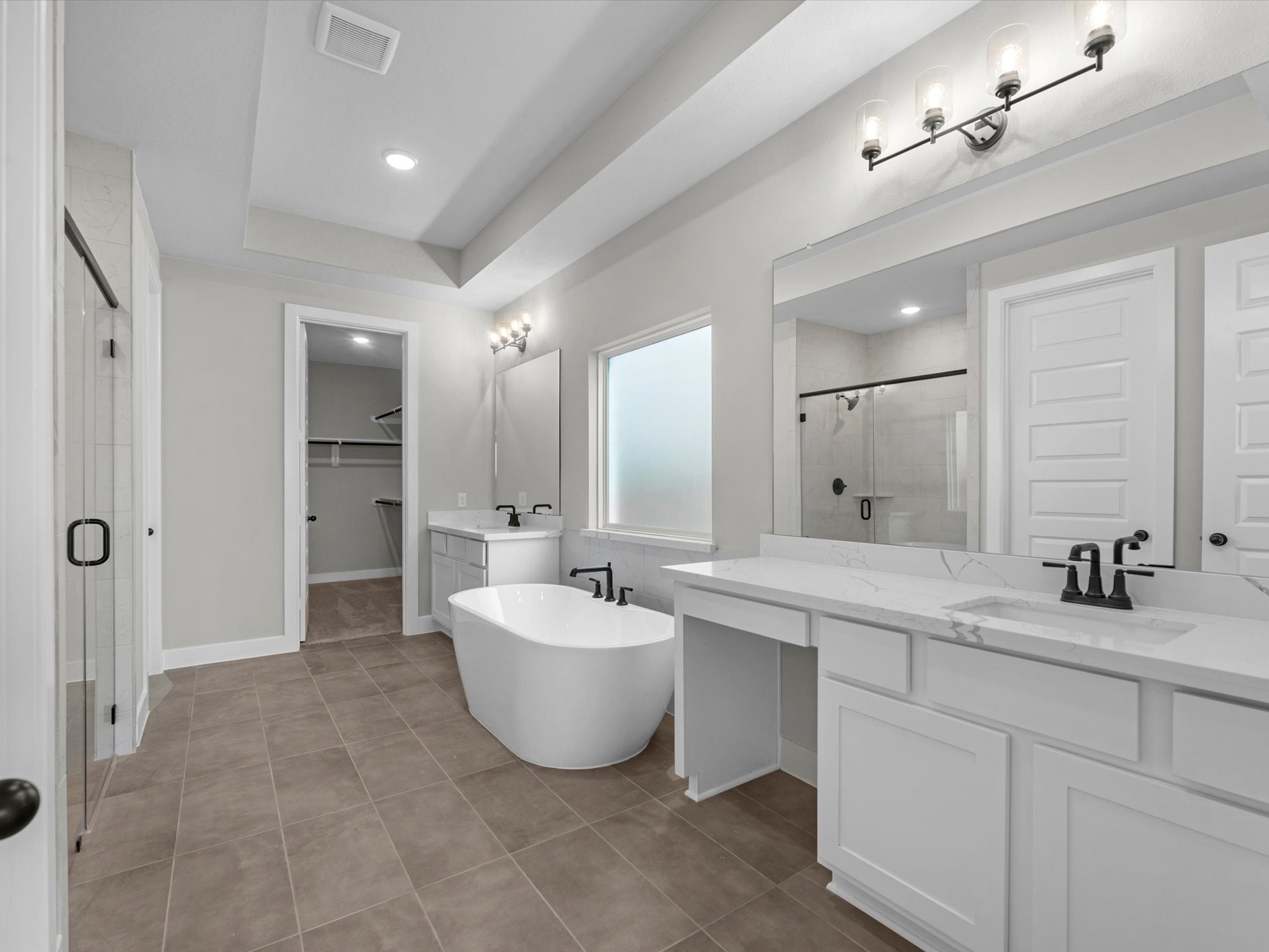 5023 McKinney Rdg Trail Rosenberg, TX 77471 - Photo 12 of 27 a spacious bathroom with a double vanity sink mirror and bathtub
