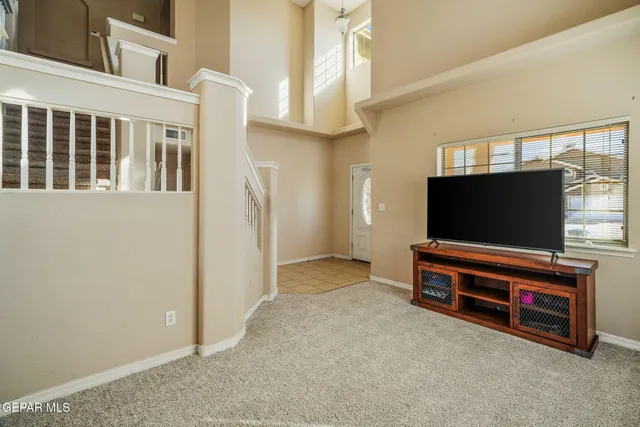 a view of livingroom with furniture