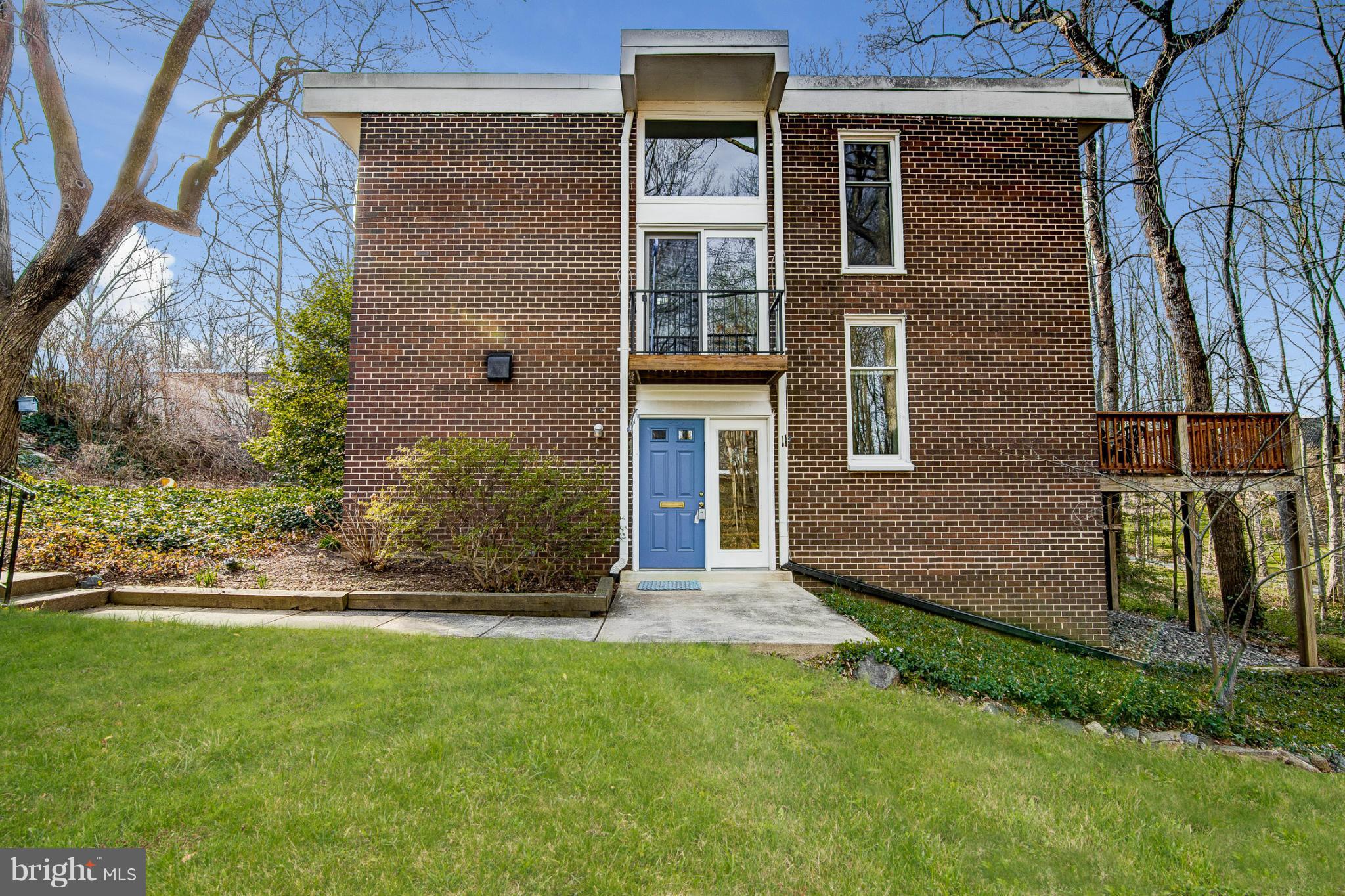 1660 Wainwright Drive Reston, VA 20190 - Photo 2 of 24 Exterior (Front)