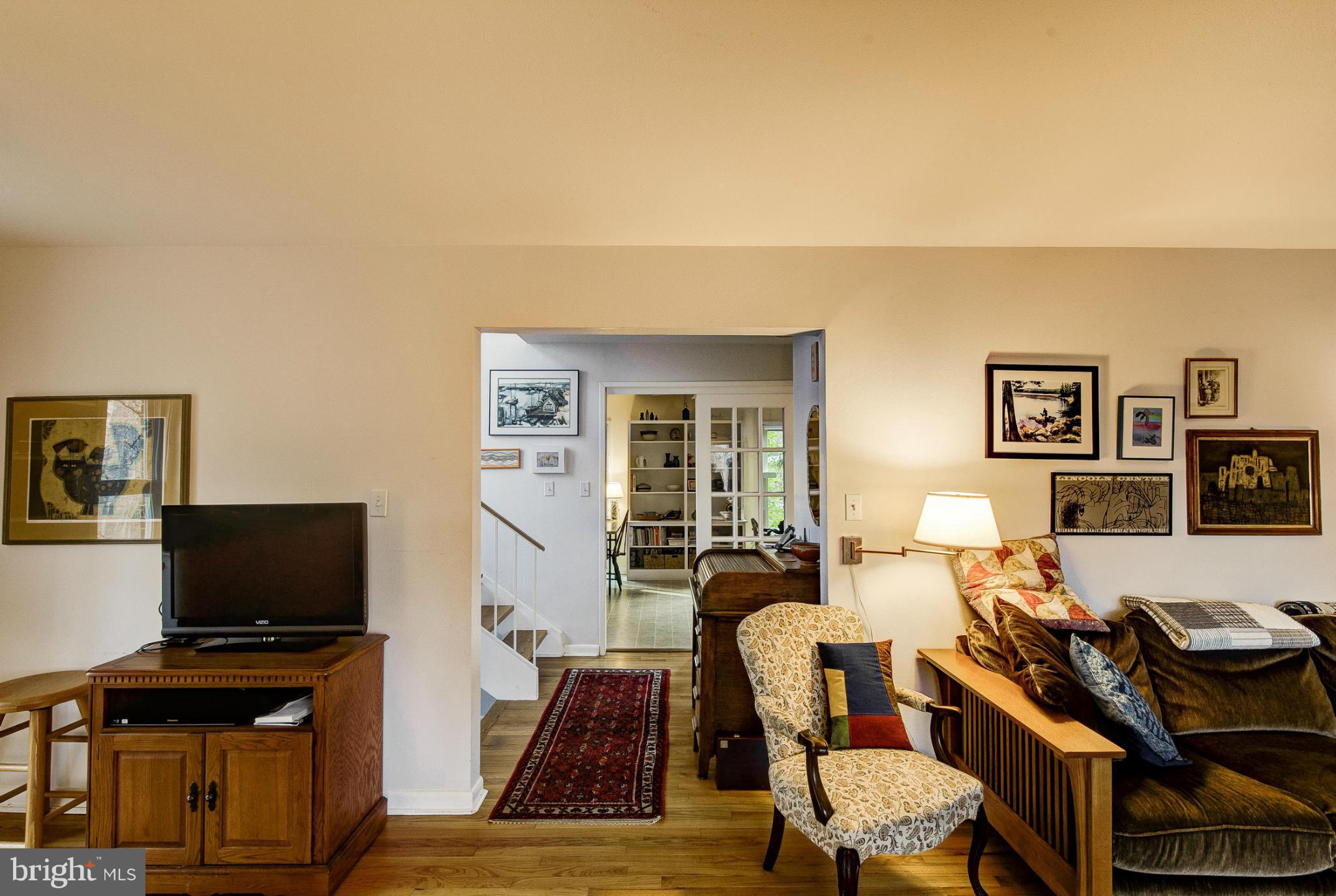 1660 Wainwright Drive Reston, VA 20190 - Photo 11 of 24 Living Room