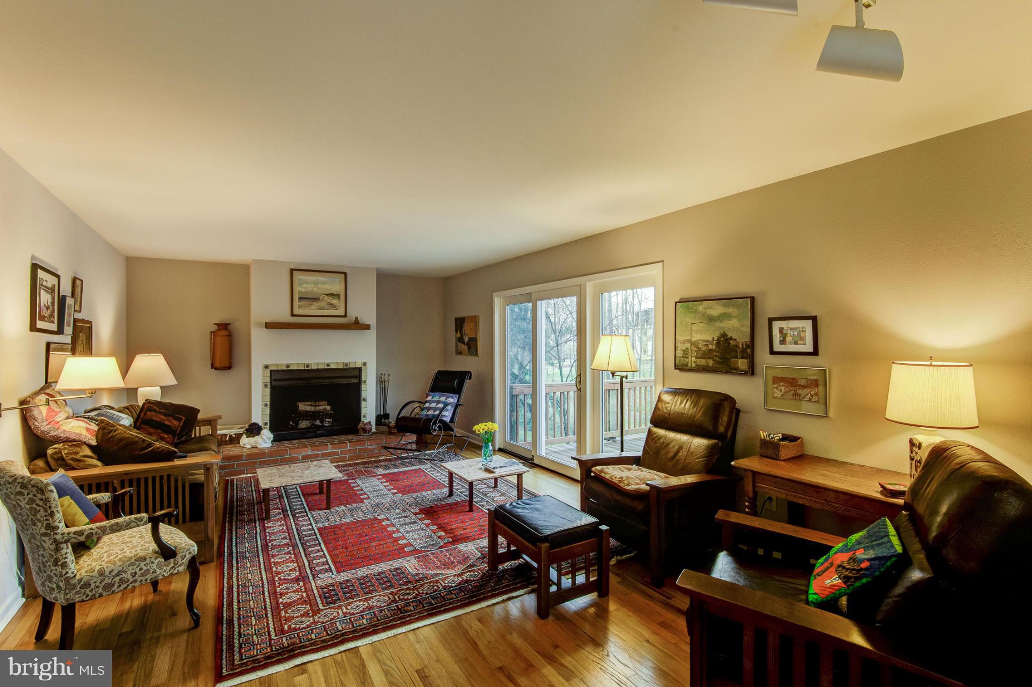 1660 Wainwright Drive Reston, VA 20190 - Photo 7 of 24 Living Room
