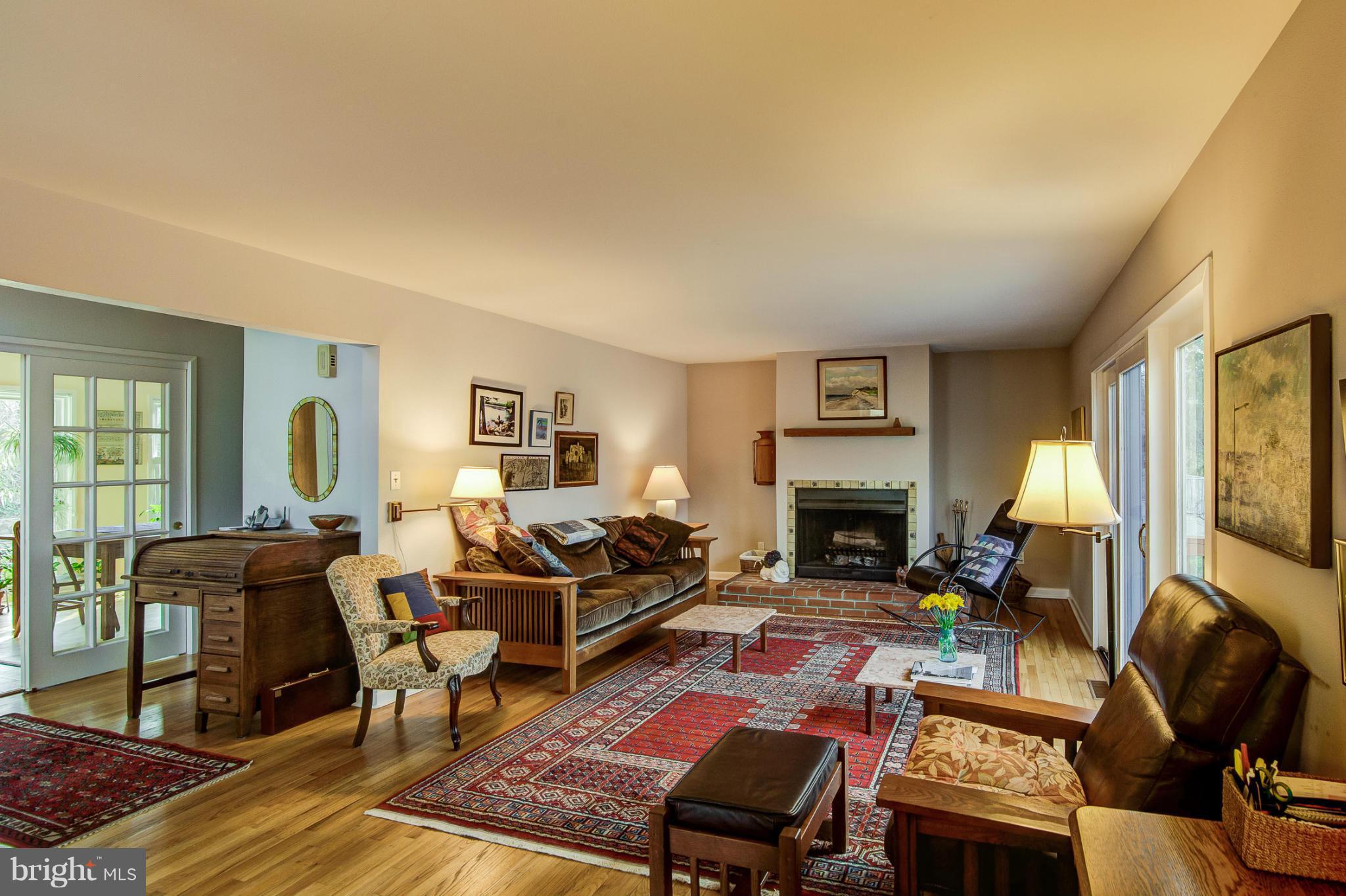 1660 Wainwright Drive Reston, VA 20190 - Photo 8 of 24 Living Room