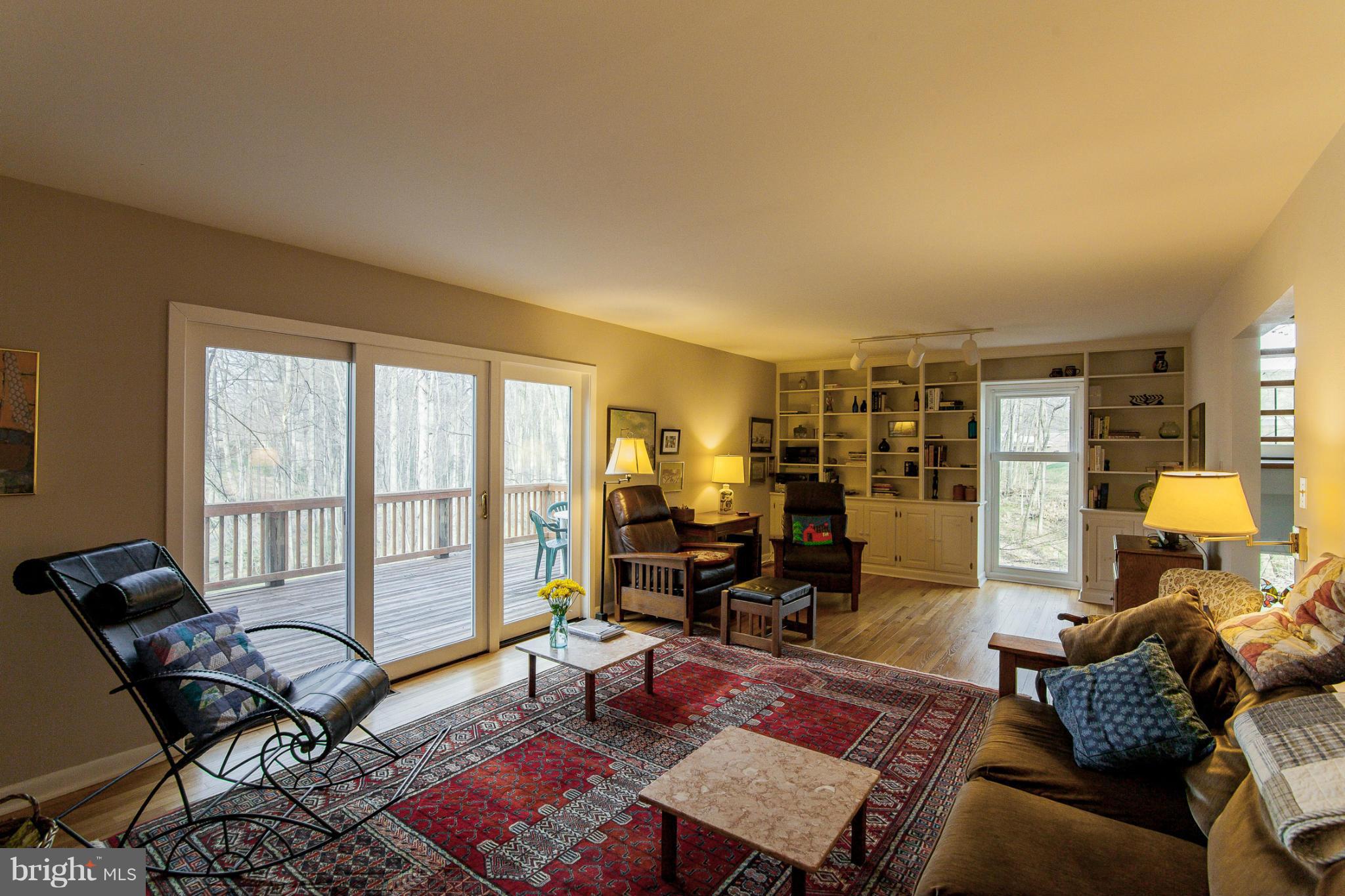 1660 Wainwright Drive Reston, VA 20190 - Photo 9 of 24 Living Room