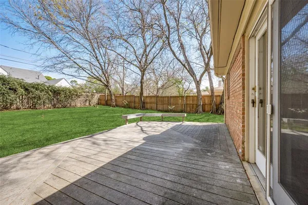 a view of a yard in front of house