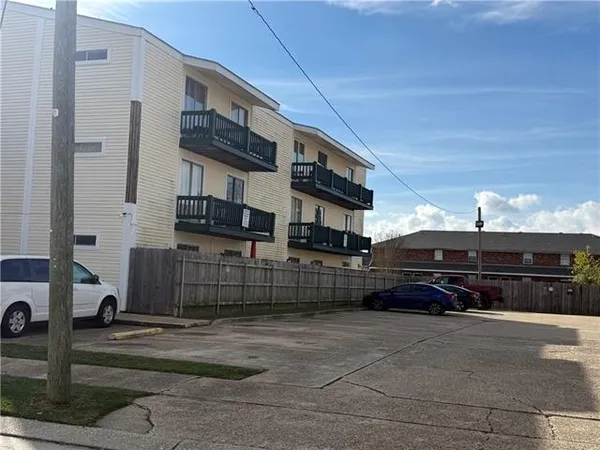 $950 | 2300 Pasadena Avenue, Unit 309, Metairie, LA 70001