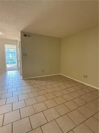 $950 | 2300 Pasadena Avenue, Unit 309, Metairie, LA 70001