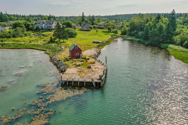 $699,000 | 129 East Boston Road, Vinalhaven, ME 04863