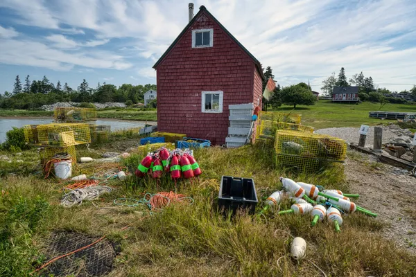 $699,000 | 129 East Boston Road, Vinalhaven, ME 04863
